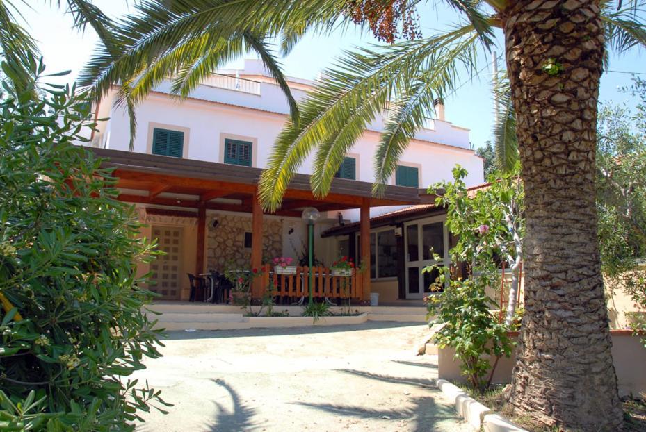 פסקיצ'י Hotel Incontro מראה חיצוני תמונה
